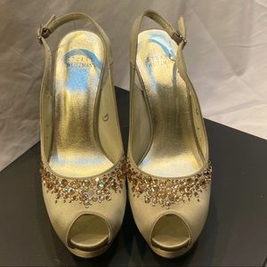 Gorgeous Stuart Weitzman crystal platform pumps